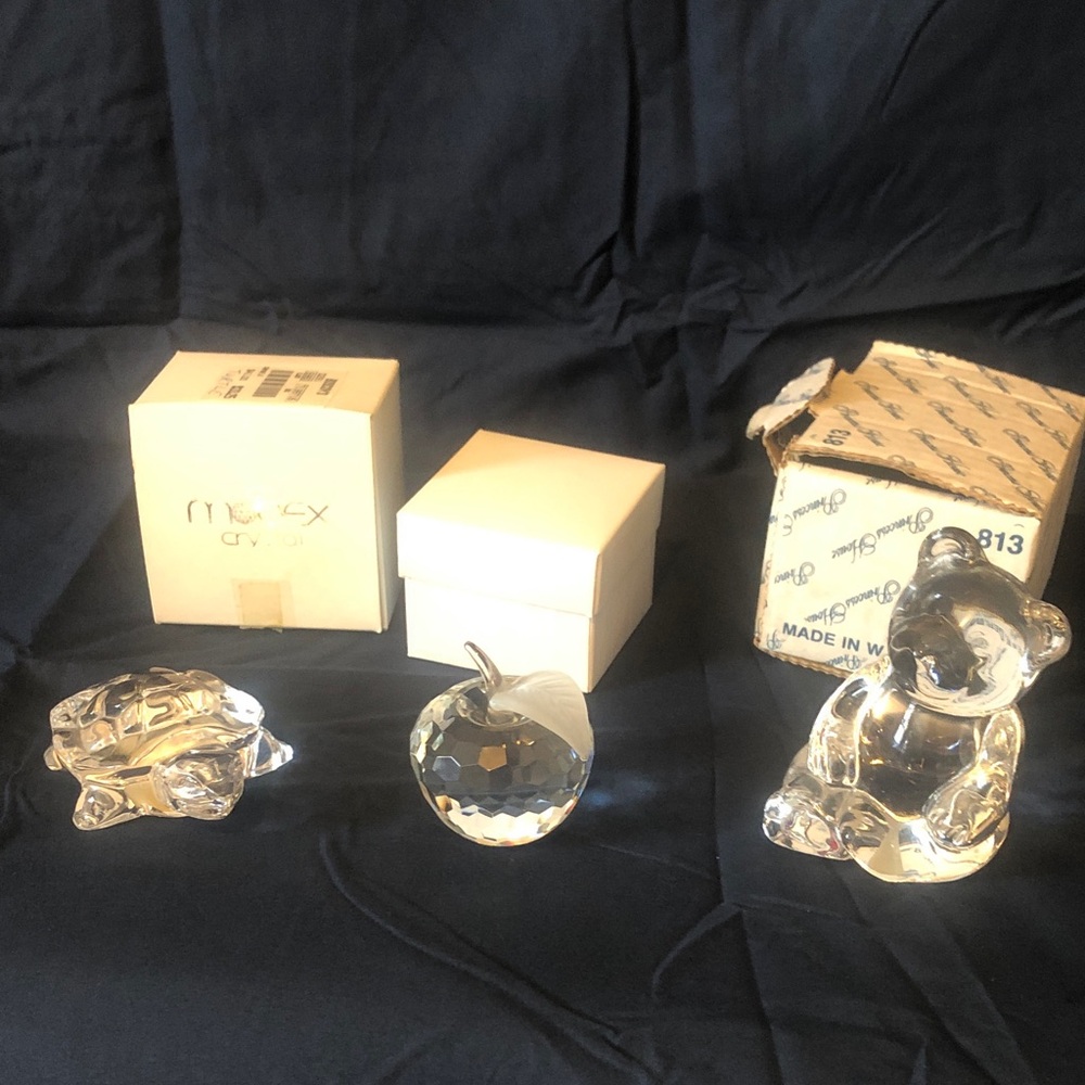 Lead crystal 4” Turtle, 2” apple & 4.5” Bear all in excellent condition - Picture 3 of 15